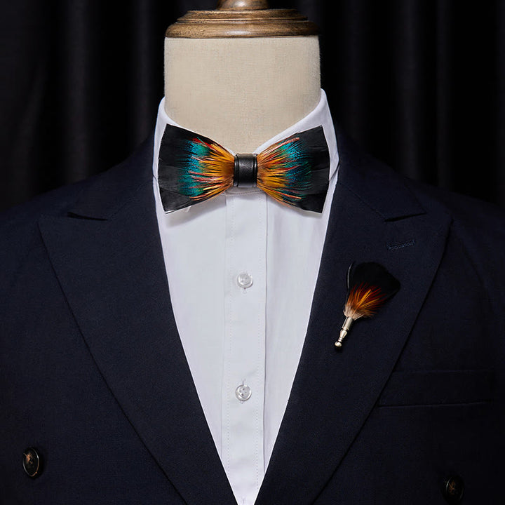 Nœud papillon à plumes noires et multicolores pour enfant avec épingle à revers