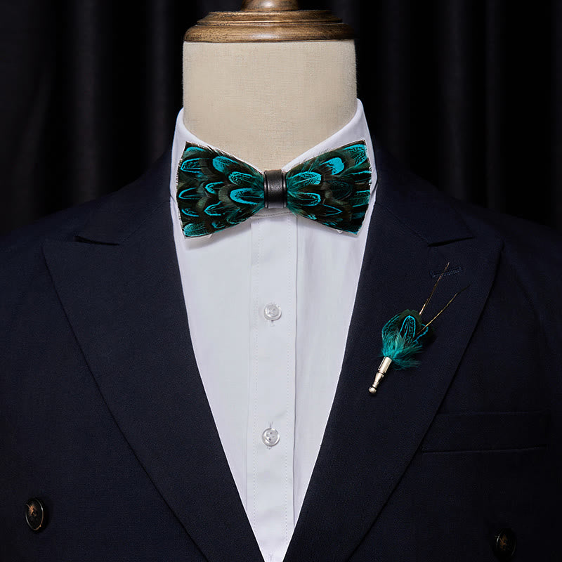 Nœud papillon en plumes de paon bleu sarcelle et noir avec épingle à revers