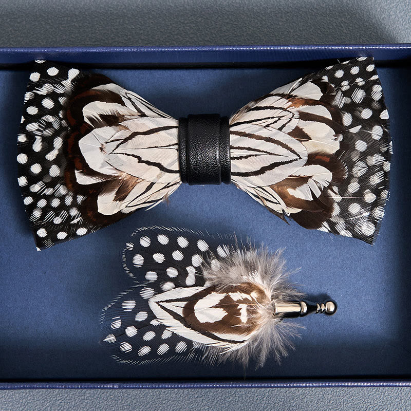 Nœud papillon en plumes de hibou noir et blanc avec épingle à revers