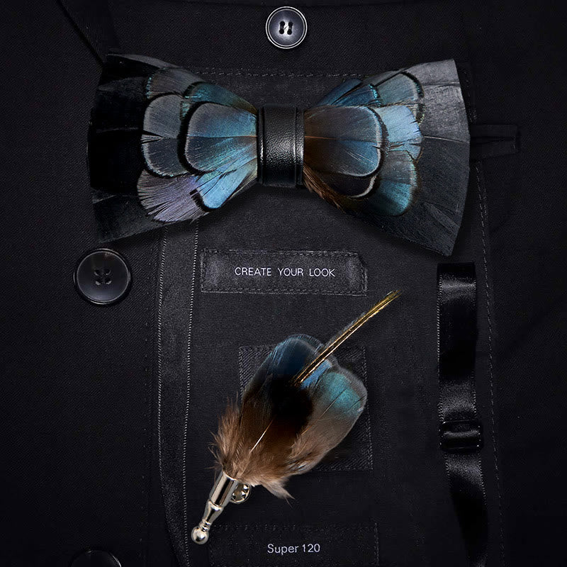 Nœud papillon bleu nuit à plumes mystérieuses pour enfant avec épingle à revers - Adulte - image 1