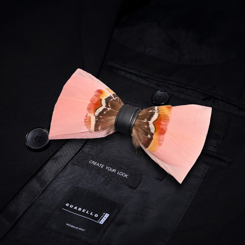 Nœud papillon à plumes rose pop pour enfant avec épingle à revers