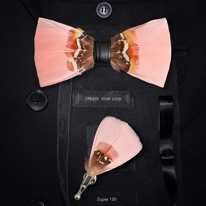 Nœud papillon à plumes rose pop pour enfant avec épingle à revers