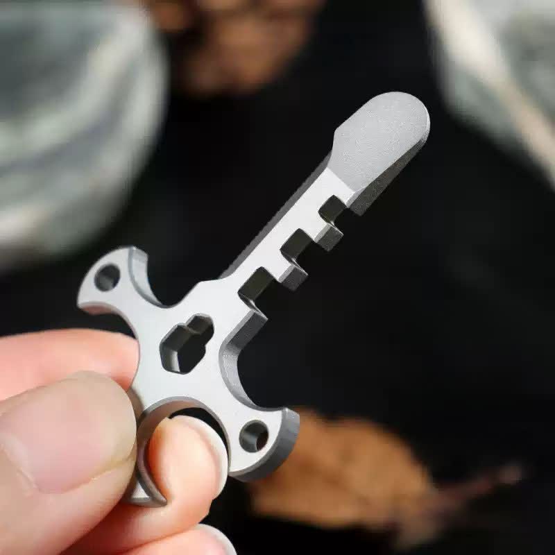 Porte-clés EDC en forme de croix avec mini décapsuleur portable pour l'extérieur