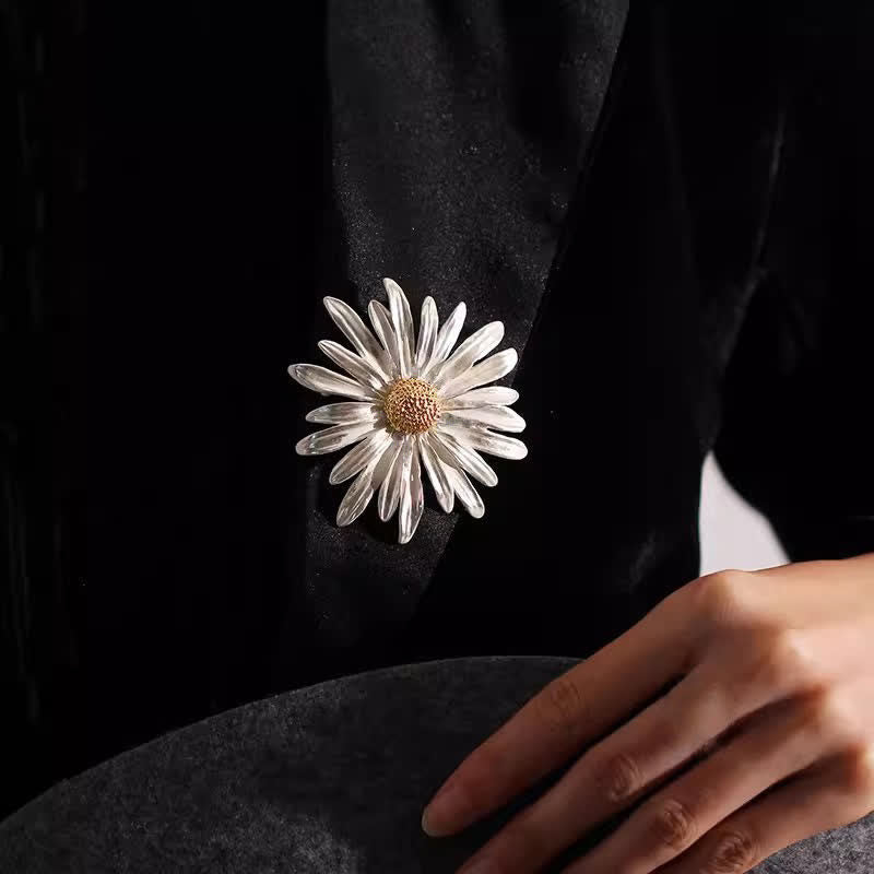 Broche marguerite argentée pour femme, peinture à l'huile artistique