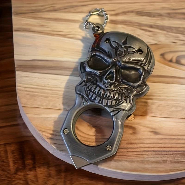 Briquet au butane multifonction avec tête de mort et porte-clés