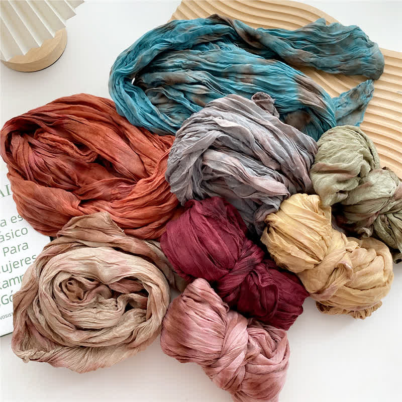 Écharpe longue et fine plissée tie-dye à la main pour femme