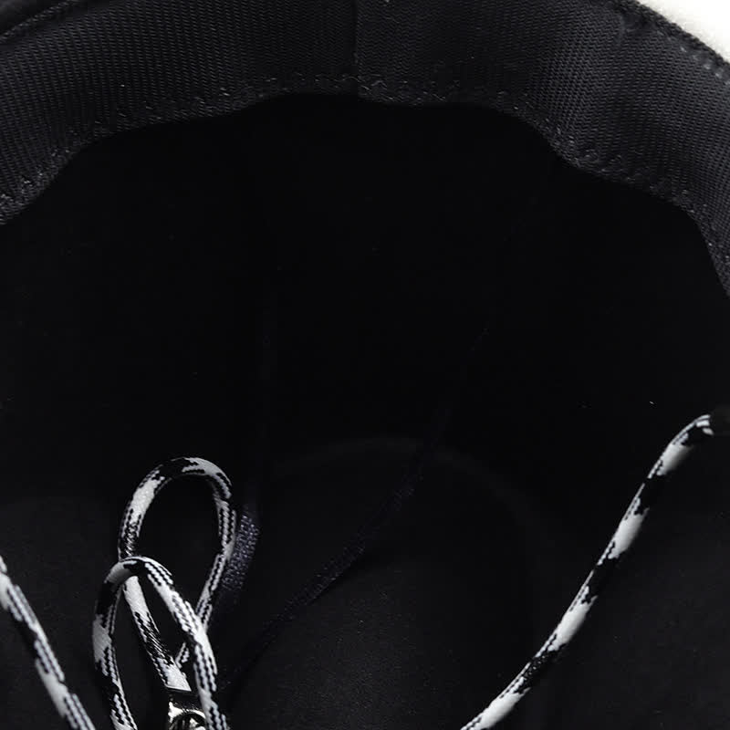 Chapeau de cowboy en similicuir noir et blanc contrasté avec rivets taureau - image 9