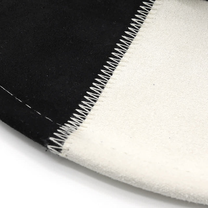 Chapeau de cowboy en similicuir noir et blanc contrasté avec rivets taureau