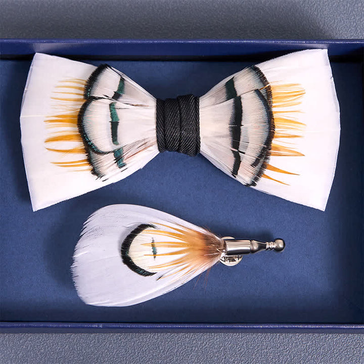 Nœud papillon beige élégant en plumes avec épingle à revers
