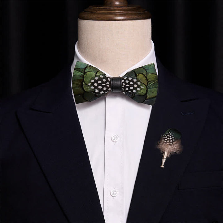 Nœud papillon chic en plumes vert foncé avec épingle à revers