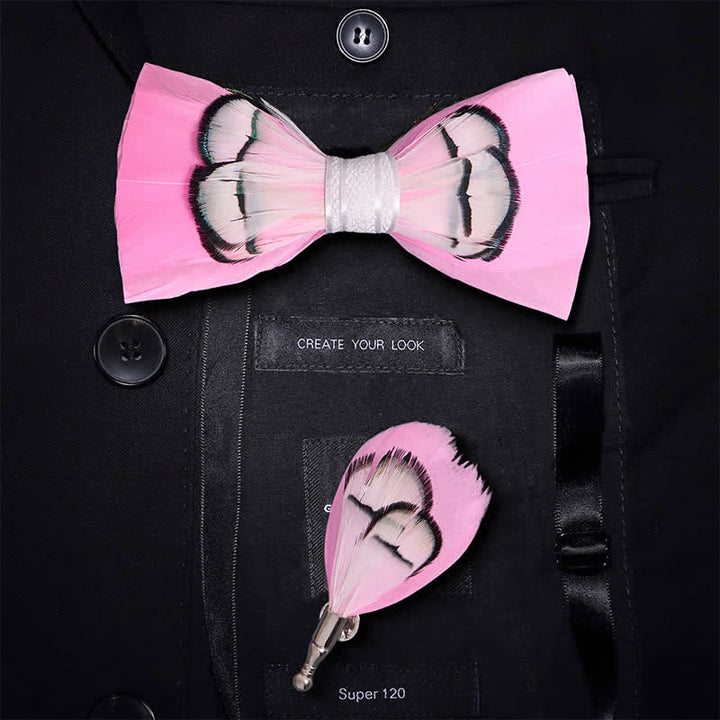 Nœud papillon à plumes rose vif pour enfant avec épingle à revers