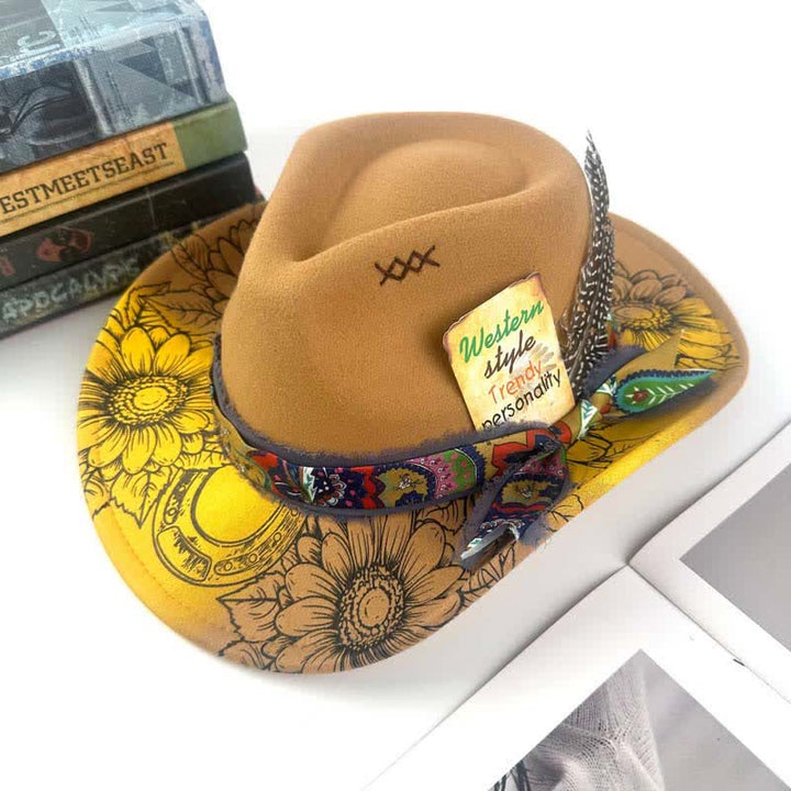Chapeau de cowboy western décoré de plumes de tournesol peintes à la bombe