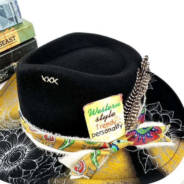 Chapeau de cowboy western décoré de plumes de tournesol peintes à la bombe