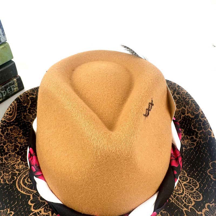 Chapeau de cowboy ethnique à deux tons avec plumes de marguerite