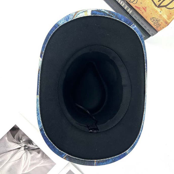 Chapeau de cowboy en denim à plumes vertes et design color-block