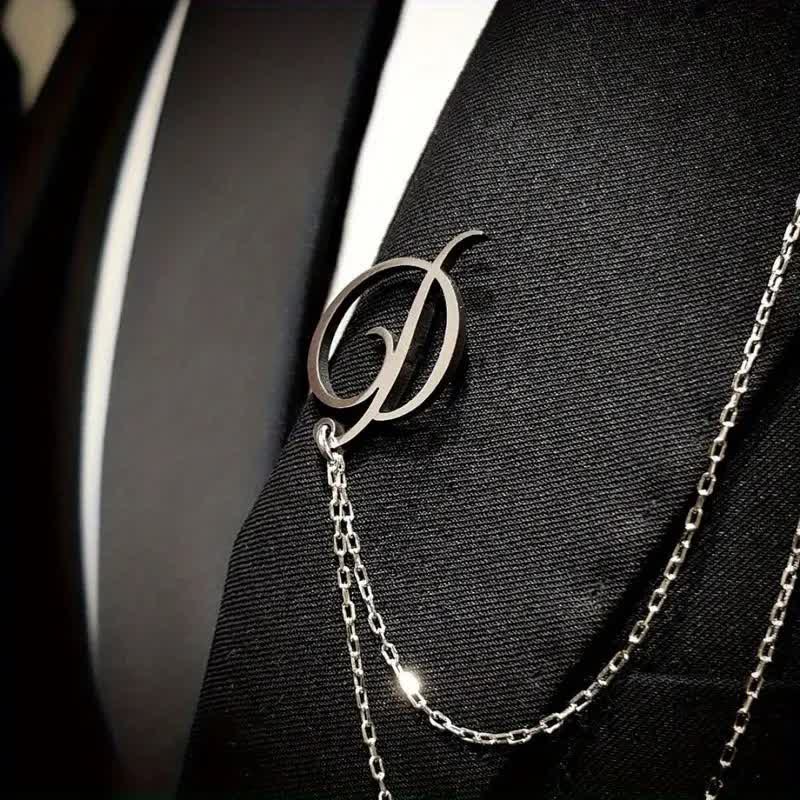 Broche élégante avec initiales personnalisées et chaîne