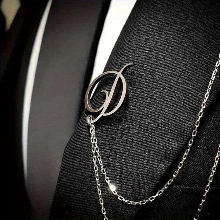 Broche élégante avec initiales personnalisées et chaîne