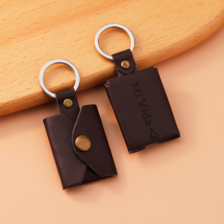 Porte-clés en cuir marron personnalisé avec 3 photos et texte gravé