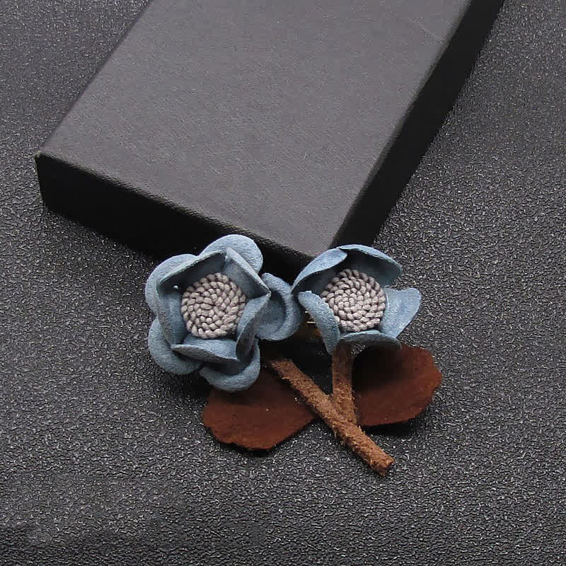 Broche en tissu à doubles fleurs bleu pâle, design original pour mariage