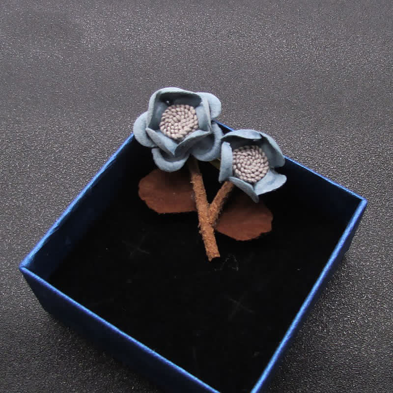 Broche en tissu à doubles fleurs bleu pâle, design original pour mariage