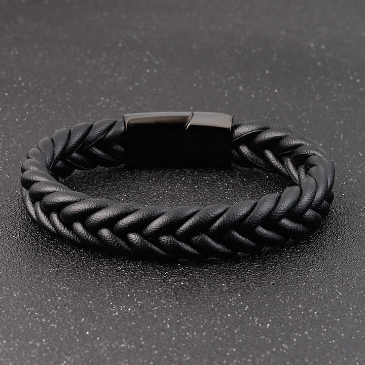 Bracelet en cuir tressé avec nom personnalisé et fermoir magnétique
