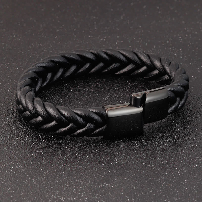 Bracelet en cuir tressé avec nom personnalisé et fermoir magnétique