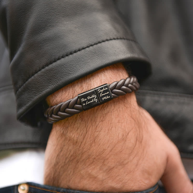 Bracelet en cuir tressé avec nom personnalisé et fermoir magnétique
