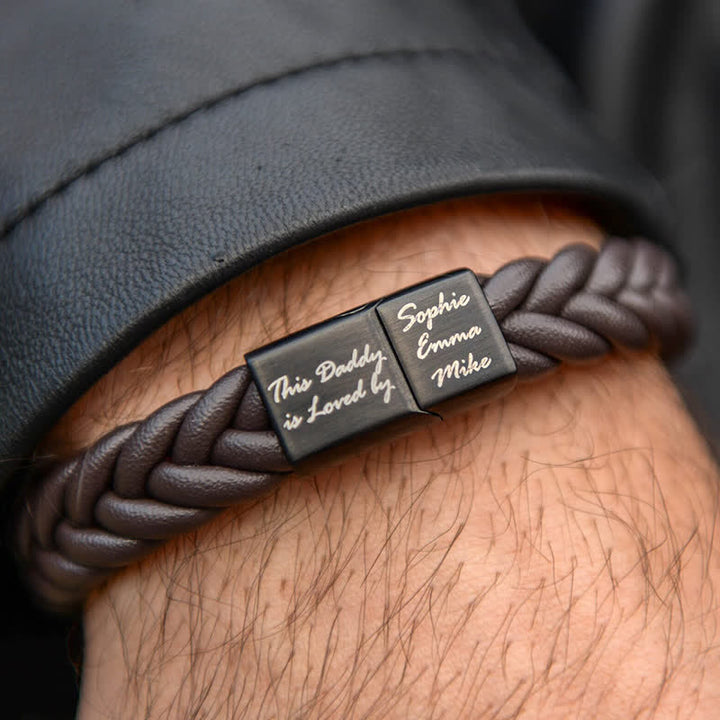 Bracelet en cuir tressé avec nom personnalisé et fermoir magnétique