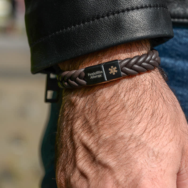 Bracelet en cuir tressé avec nom personnalisé et fermoir magnétique
