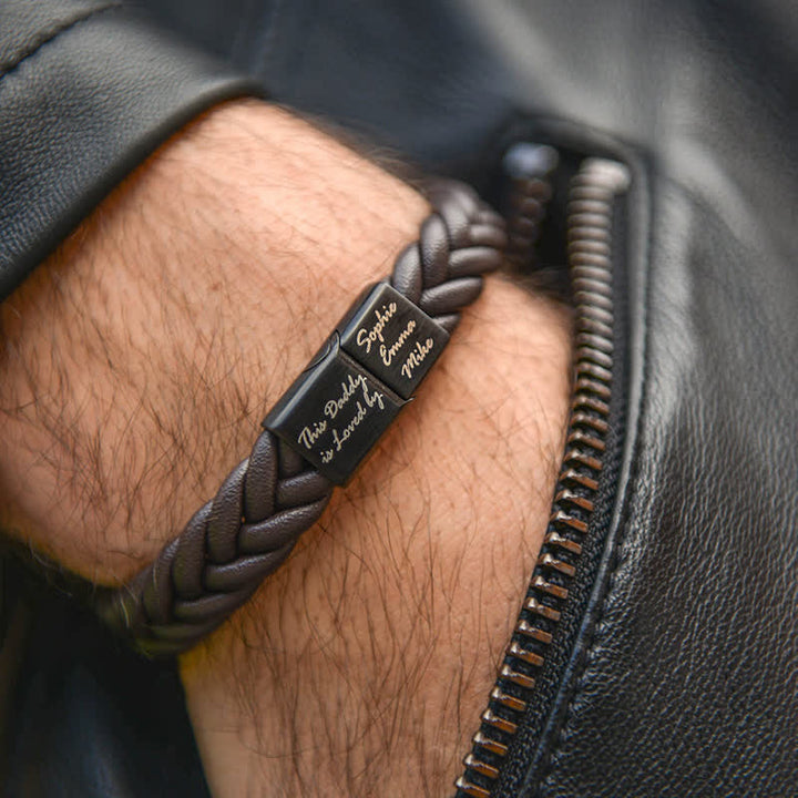 Bracelet en cuir tressé avec nom personnalisé et fermoir magnétique