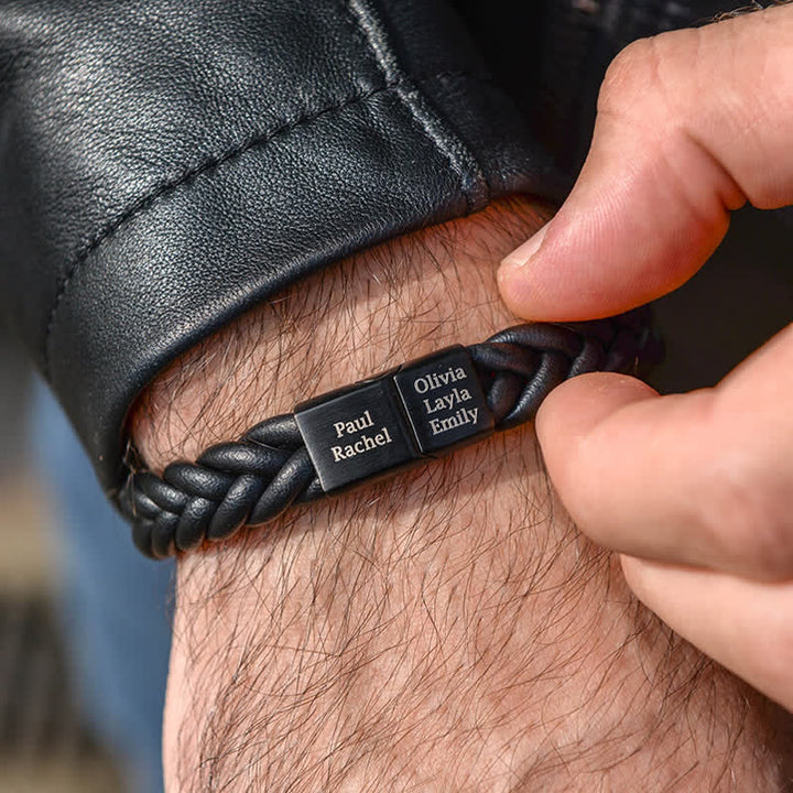 Bracelet en cuir tressé avec nom personnalisé et fermoir magnétique