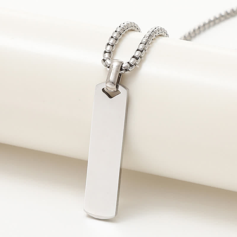 Collier pendentif rectangulaire avec nom personnalisé gravé au laser
