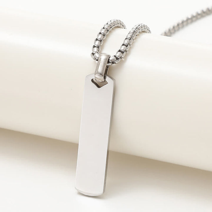 Collier pendentif rectangulaire avec nom personnalisé gravé au laser