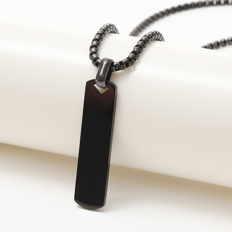 Collier pendentif rectangulaire avec nom personnalisé gravé au laser