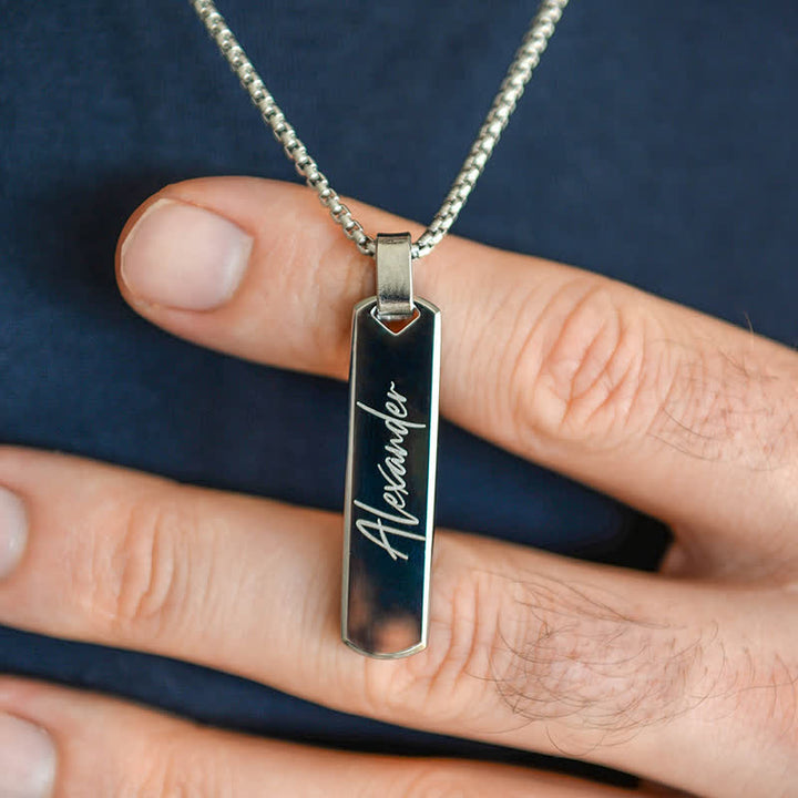 Collier pendentif rectangulaire avec nom personnalisé gravé au laser