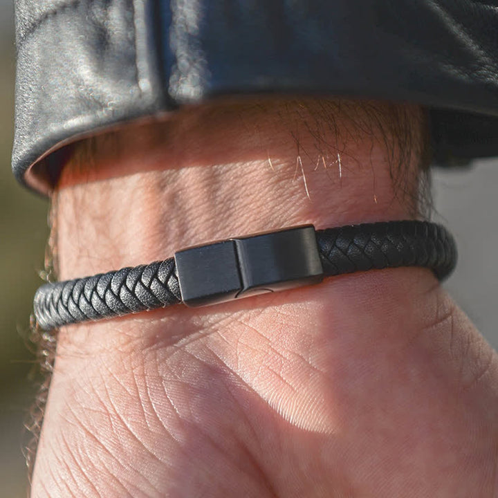 Idée cadeau anniversaire : bracelet en cuir PU avec nom personnalisé