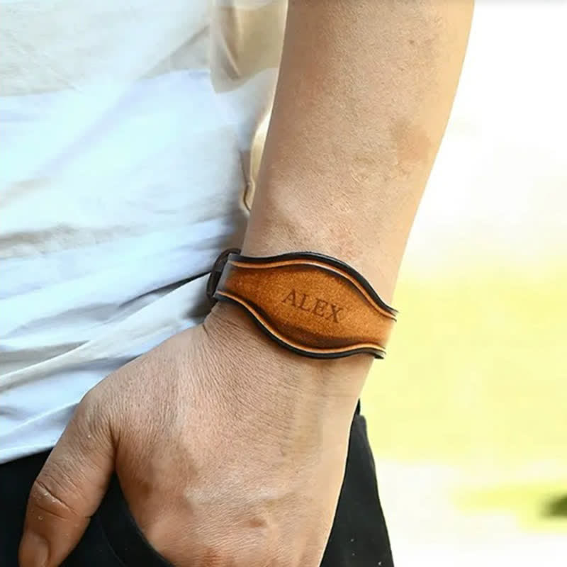 Bracelet rétro en cuir marron gravé au laser avec nom personnalisé