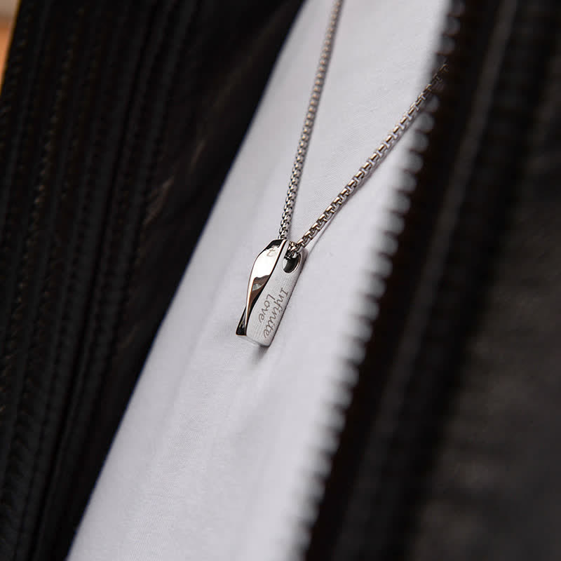 Collier pendentif torsadé chic avec nom personnalisé