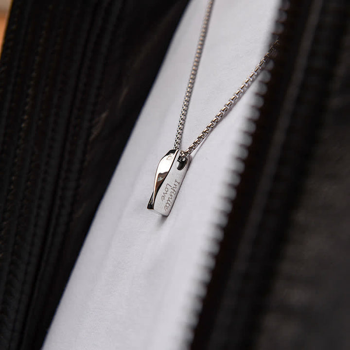 Collier pendentif torsadé chic avec nom personnalisé