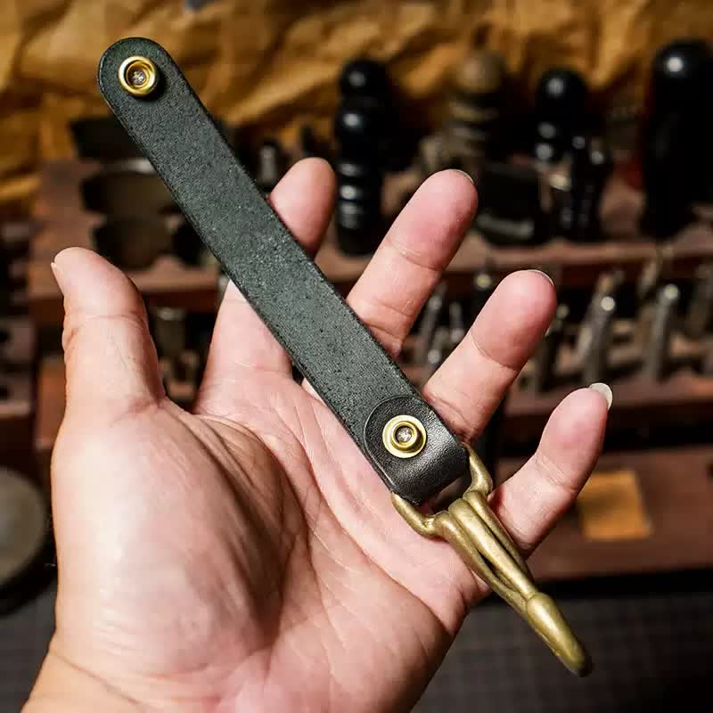 Porte-clés rétro en cuir véritable avec boucle de ceinture