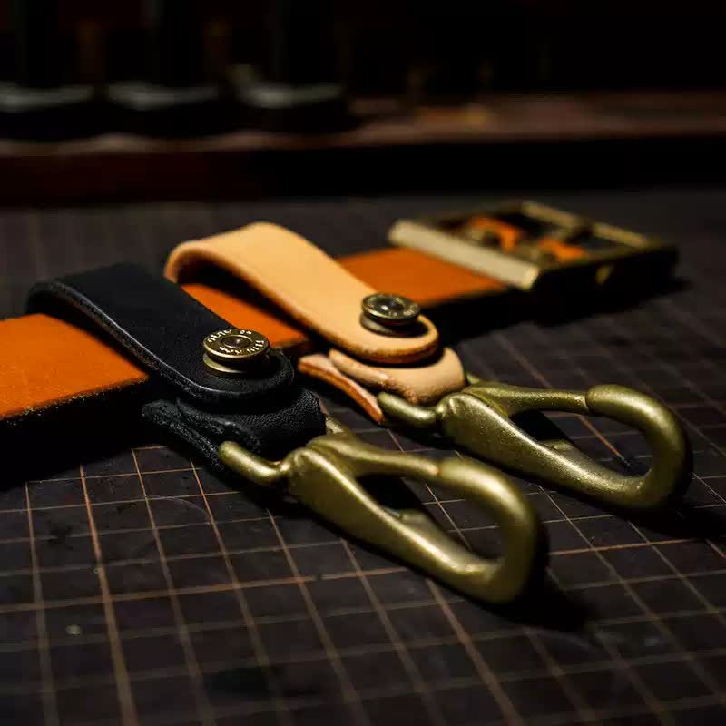 Porte-clés rétro en cuir véritable avec boucle de ceinture