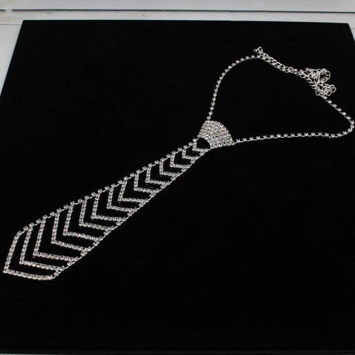 Collier cravate créatif en cristal et strass en forme de rayures
