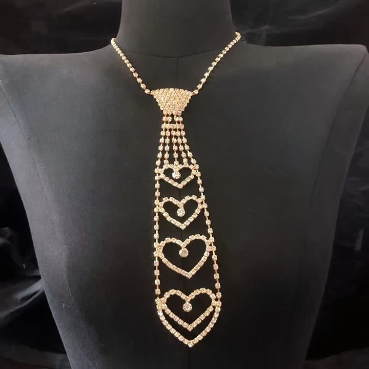 Collier cravate créatif de luxe en strass en forme de cœur