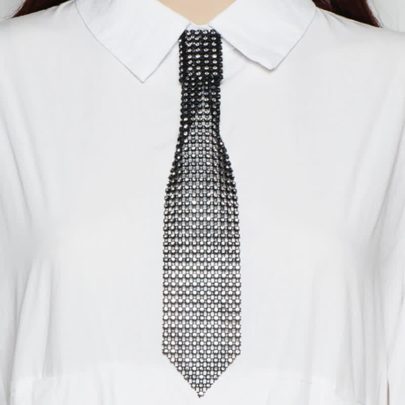 Collier cravate créatif en strass ultra-brillants