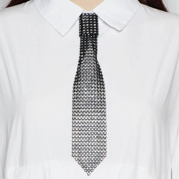 Collier cravate créatif en strass ultra-brillants