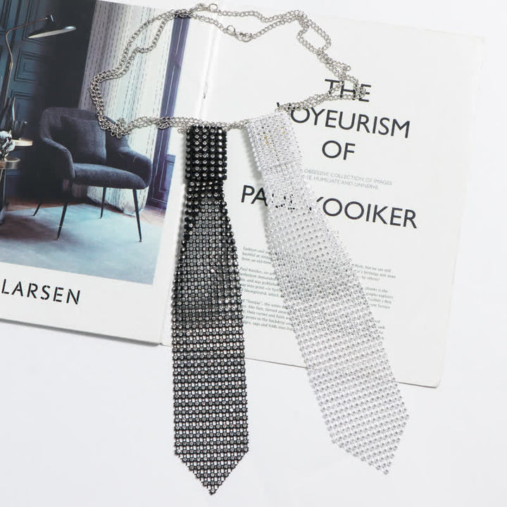 Collier cravate créatif en strass ultra-brillants