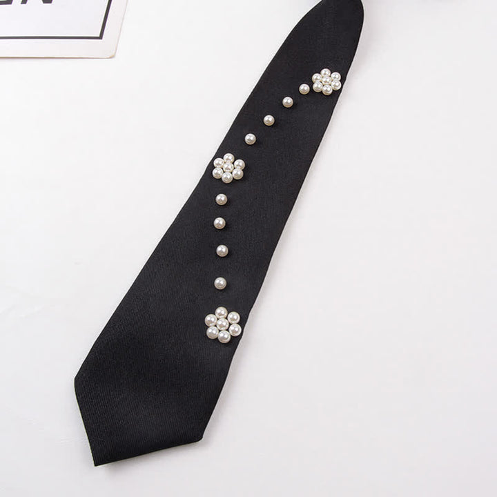 Cravate créative élégante ornée de perles artificielles