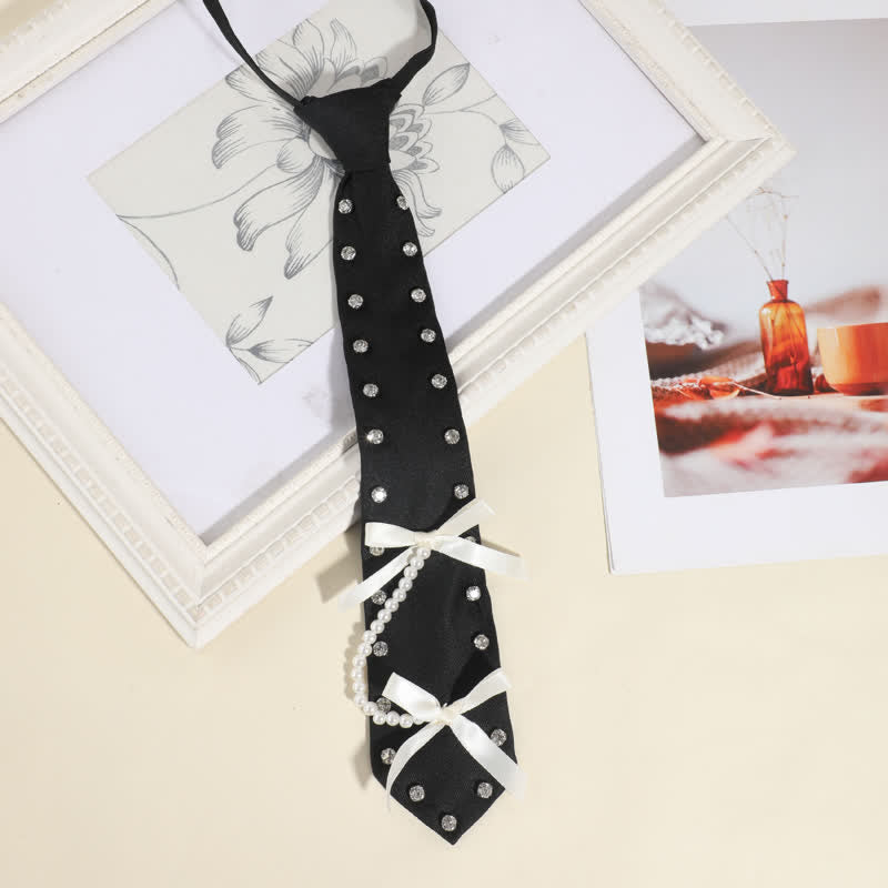 Cravate pré-nouée créative ornée de strass noirs