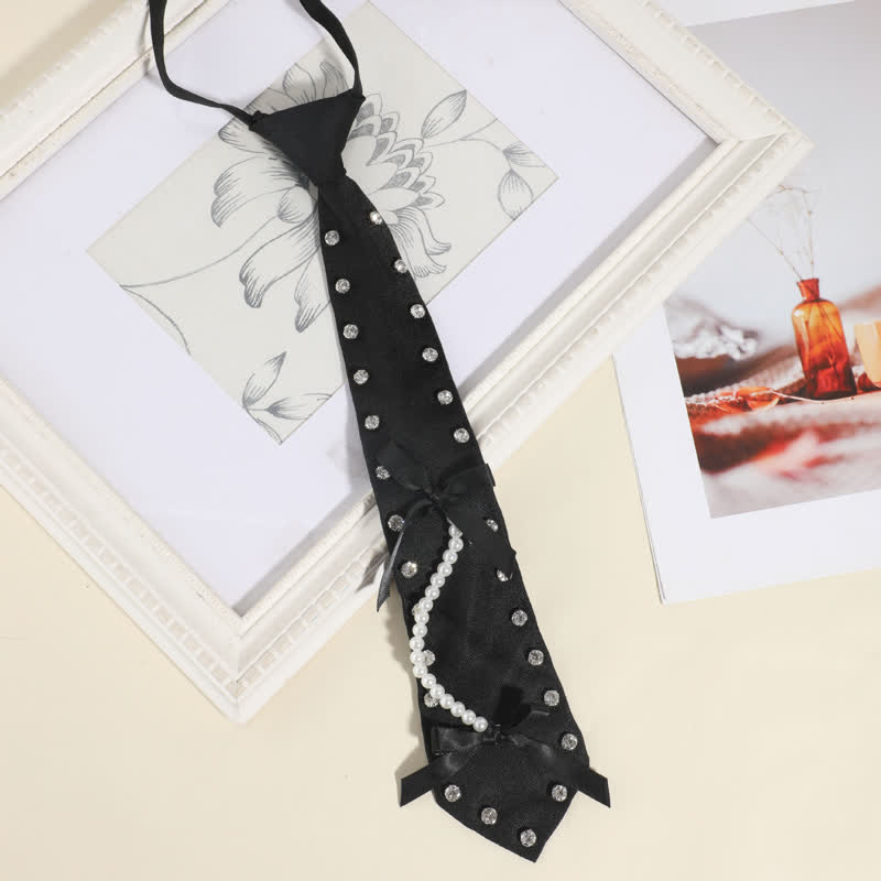 Cravate pré-nouée créative ornée de strass noirs