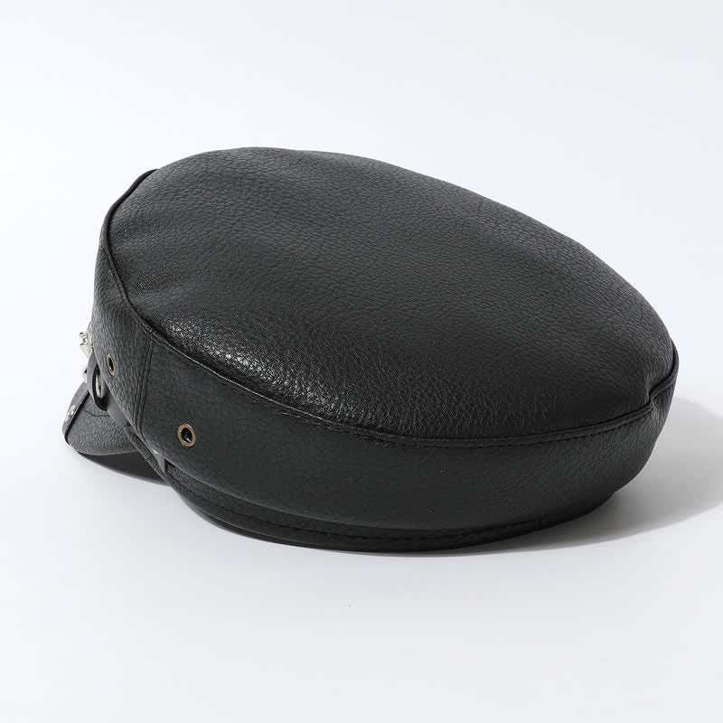 Béret élégant en cuir noir pour femme avec rivets et tête de mort